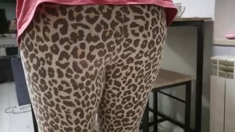 Stephan 34  Cassandra 25 online show from 12-18-25, 09:32