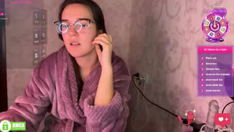 Snapshot of the_princese chatting on 11-17-25, 11:38 Alice online show from 11-17-25, 11:38