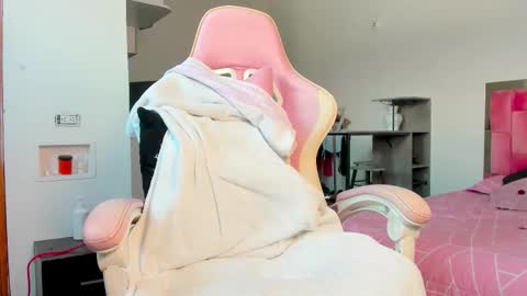 IGAleja queen1 online show from 12-20-25, 03:52