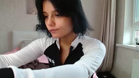 Snapshot of the_slutty_fox chatting on 06-12-26, 01:43 the_slutty_fox online show from 06-12-26, 01:43
