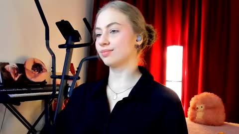 Ally    STREAMING ON TWITCH NOW Check my Twitter for updates online show from 10-15-25, 03:56