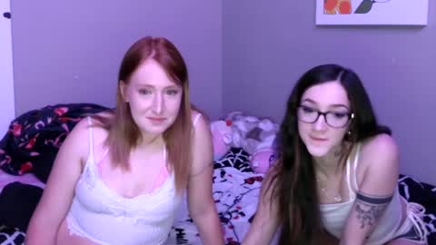 Snapshot of the_summers_ chatting on 10-18-25, 03:31 Summer online show from 10-18-25, 03:31