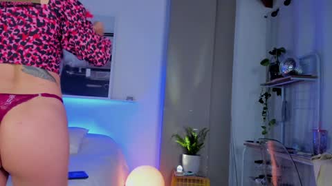 Snapshot of the_walkers_ chatting on 01-25-25, 12:05 walkers online show from 01-25-25, 12:05