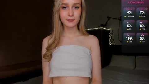 Snapshot of theadaunt chatting on 12-23-24, 02:17 Kate online show from 12-23-24, 02:17