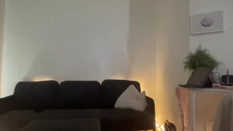 Girl Next Door  online show from 03-10-26, 09:09