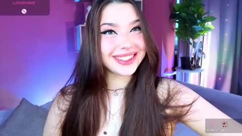 Snapshot of thebbylu chatting on 02-09-26, 12:42 Lucy online show from 02-09-26, 12:42