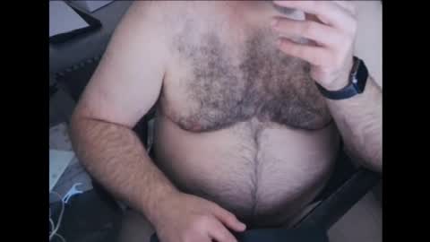 Snapshot of thebearking69 chatting on 12-01-25, 05:23 The Bear King online show from 12-01-25, 05:23