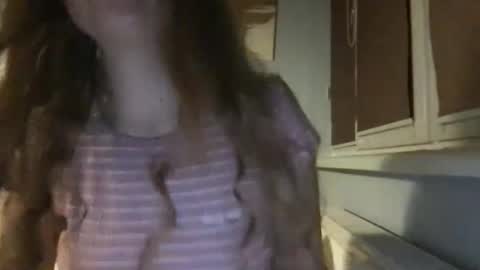 Snapshot of thecrystal chatting on 02-25-25, 06:20 Crystal online show from 02-25-25, 06:20