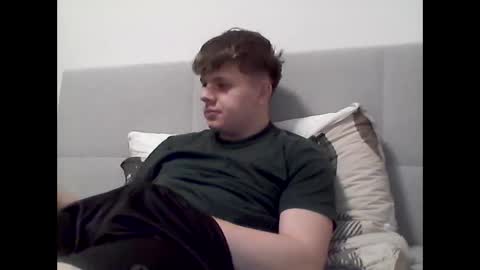 Snapshot of thecuteguy144949 chatting on 01-22-25, 04:33 thecuteguy144949 online show from 01-22-25, 04:33