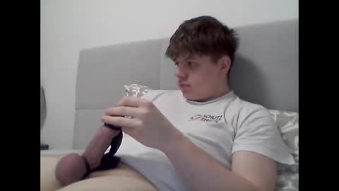 Snapshot of thecuteguy144949 chatting on 02-09-25, 05:54 thecuteguy144949 online show from 02-09-25, 05:54