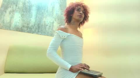 thee_queen1 online show from 10-27-25, 05:00