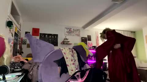 KIng Venus online show from 12-21-24, 03:25