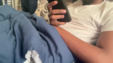 Snapshot of theeshooterr chatting on 01-13-25, 01:28 theeshooterr online show from 01-13-25, 01:28