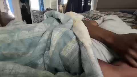 Snapshot of theeshooterr chatting on 10-14-25, 03:02 theeshooterr online show from 10-14-25, 03:02