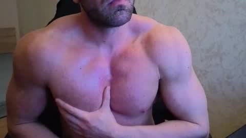 Snapshot of thefitgiant chatting on 12-01-25, 11:54 Vince online show from 12-01-25, 11:54