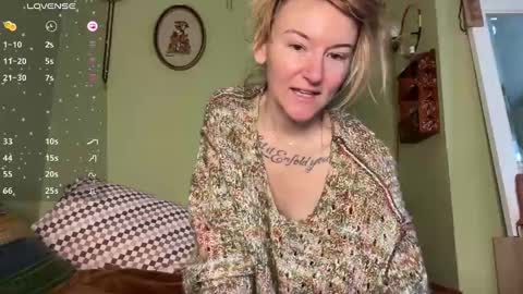 Snapshot of thefoxglovefairy chatting on 01-05-25, 06:35 Fae online show from 01-05-25, 06:35