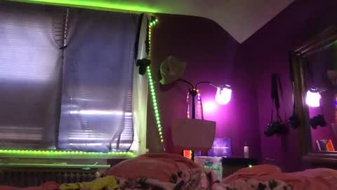 Snapshot of thegirlnextdoor28 chatting on 02-07-25, 08:31 Arianna online show from 02-07-25, 08:31