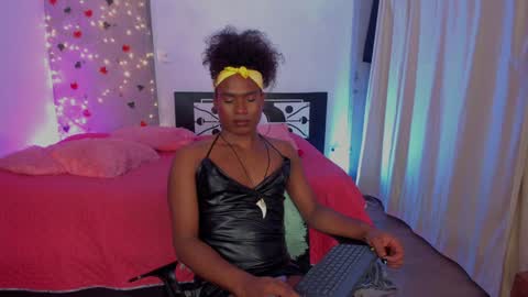 Snapshot of thegoldenbitch chatting on 01-20-25, 02:22 Goldie online show from 01-20-25, 02:22