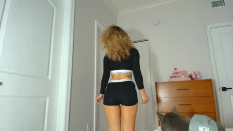 Lily Marie online show from 01-14-25, 06:49