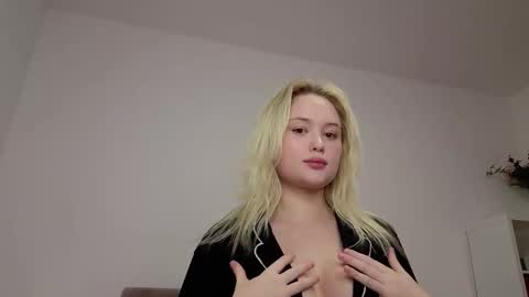 Snapshot of thejessie chatting on 02-23-26, 02:47 Kisaaleksandrova online show from 02-23-26, 02:47