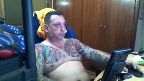 Snapshot of thekier chatting on 02-14-25, 08:37 thekier online show from 02-14-25, 08:37