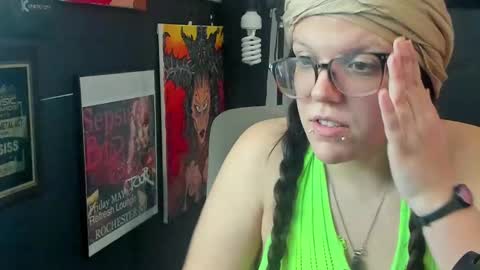 Snapshot of thekinkhouse chatting on 02-26-25, 06:54 Goddess Nola online show from 02-26-25, 06:54
