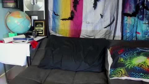 Snapshot of thekinkhouse chatting on 09-20-25, 04:35 Goddess Nola online show from 09-20-25, 04:35
