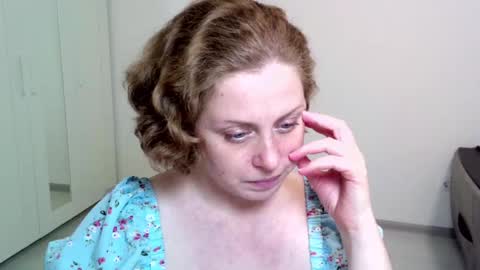 Snapshot of theladysblush chatting on 12-09-24, 02:49 Ella online show from 12-09-24, 02:49