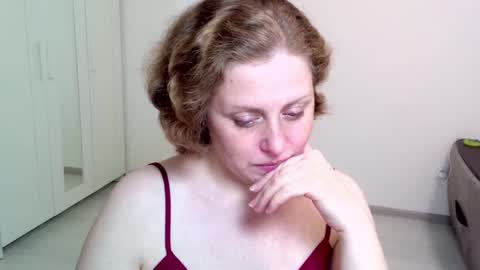 Snapshot of theladysblush chatting on 12-15-24, 05:42 Ella online show from 12-15-24, 05:42