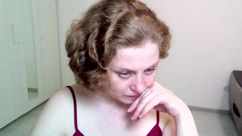 Snapshot of theladysblush chatting on 12-18-24, 06:46 Ella online show from 12-18-24, 06:46