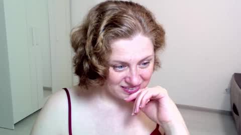 Snapshot of theladysblush chatting on 12-21-24, 06:52 Ella online show from 12-21-24, 06:52