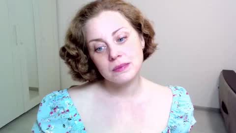Snapshot of theladysblush chatting on 12-21-24, 06:12 Ella online show from 12-21-24, 06:12