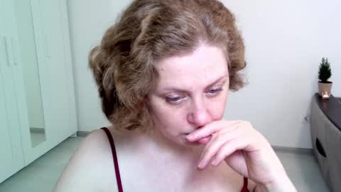 Snapshot of theladysblush chatting on 12-29-24, 10:23 Ella online show from 12-29-24, 10:23