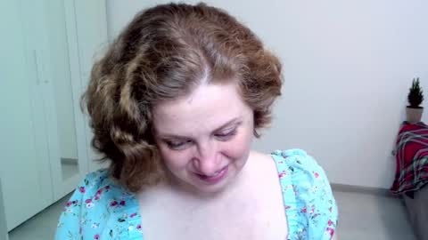Snapshot of theladysblush chatting on 01-06-25, 08:35 Ella online show from 01-06-25, 08:35