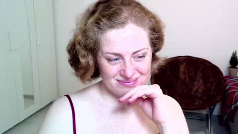 Snapshot of theladysblush chatting on 01-08-25, 05:27 Ella online show from 01-08-25, 05:27