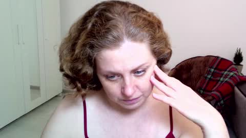 Snapshot of theladysblush chatting on 01-12-25, 02:52 Ella online show from 01-12-25, 02:52