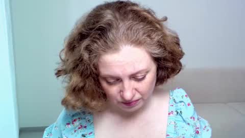 Snapshot of theladysblush chatting on 03-05-25, 07:38 Ella online show from 03-05-25, 07:38