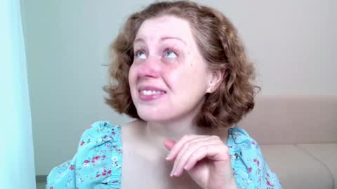 Snapshot of theladysblush chatting on 03-10-25, 06:27 Ella online show from 03-10-25, 06:27