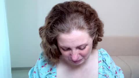 Snapshot of theladysblush chatting on 03-12-25, 08:19 Ella online show from 03-12-25, 08:19