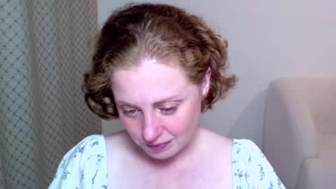 Snapshot of theladysblush chatting on 09-08-25, 05:56 Ella online show from 09-08-25, 05:56