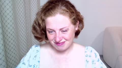 Snapshot of theladysblush chatting on 09-17-25, 05:42 Ella online show from 09-17-25, 05:42