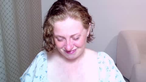 Snapshot of theladysblush chatting on 09-17-25, 07:04 Ella online show from 09-17-25, 07:04