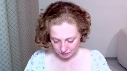 Snapshot of theladysblush chatting on 09-22-25, 08:00 Ella online show from 09-22-25, 08:00