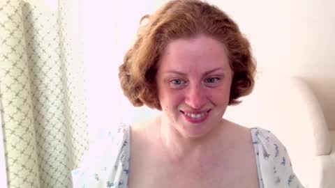 Snapshot of theladysblush chatting on 09-25-25, 07:34 Ella online show from 09-25-25, 07:34