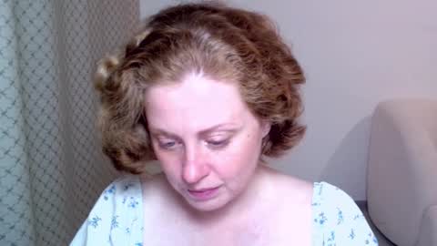 Snapshot of theladysblush chatting on 09-29-25, 04:45 Ella online show from 09-29-25, 04:45