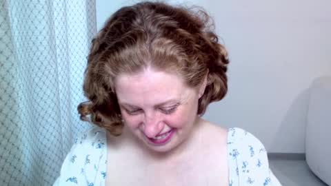 Snapshot of theladysblush chatting on 10-17-25, 08:28 Ella online show from 10-17-25, 08:28