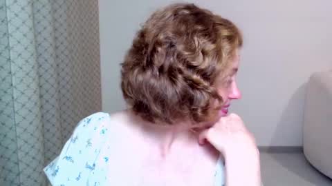 Snapshot of theladysblush chatting on 10-18-25, 06:08 Ella online show from 10-18-25, 06:08