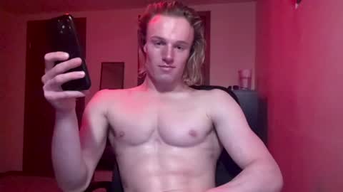 Snapshot of thelevimeyers chatting on 02-26-25, 12:27 thelevimeyers online show from 02-26-25, 12:27