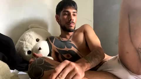 Snapshot of themarttinguyyy chatting on 12-21-24, 01:53 themarttinguyyy online show from 12-21-24, 01:53