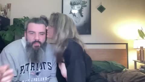 Snapshot of thematedpair chatting on 01-08-26, 04:59 The Mated Pair online show from 01-08-26, 04:59